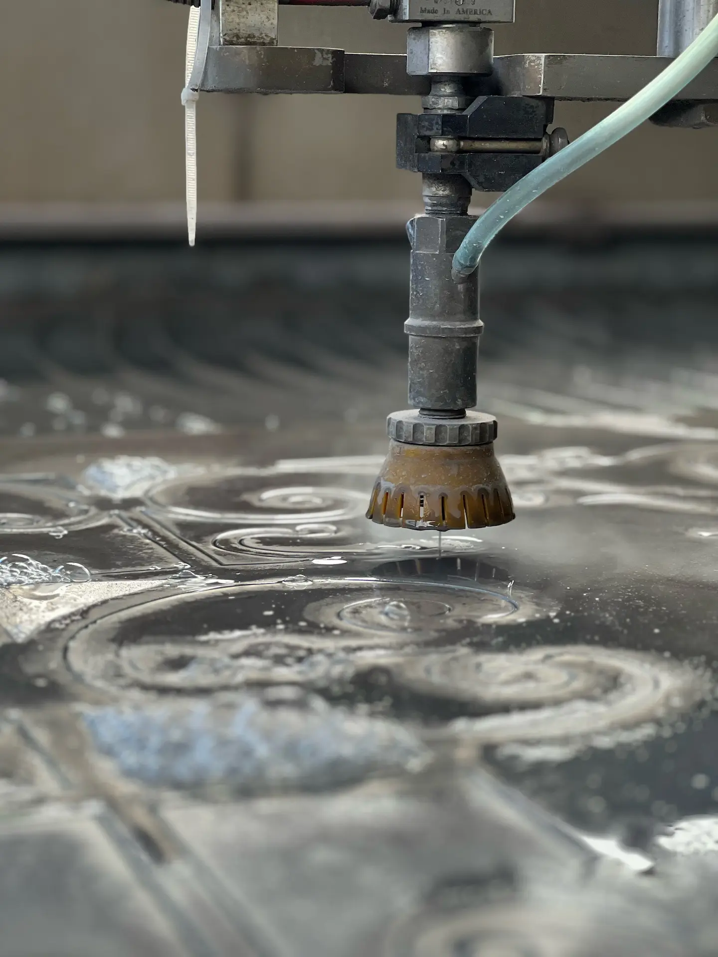 Flow Waterjet Mach 2 - Découpe Laser